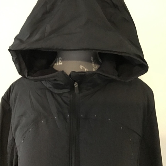 Lululemon Run for cold Pullover Hooded Jacket (size 6) - Picture 5 of 7